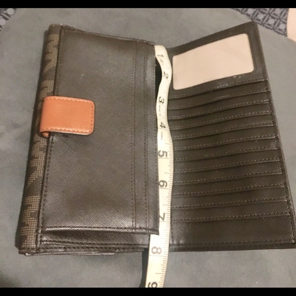 Michael Kors Wallet - Picture 2 of 6